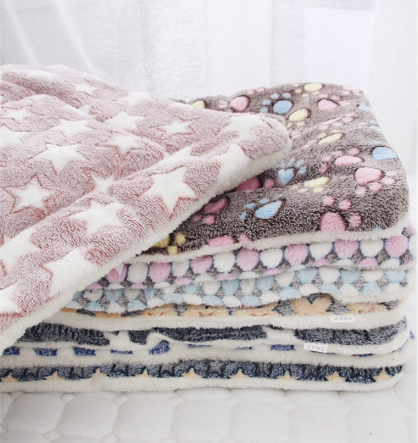 Premium Plush Pet Blanket – Warm, Soft Fleece Cushion for Dogs & Cats