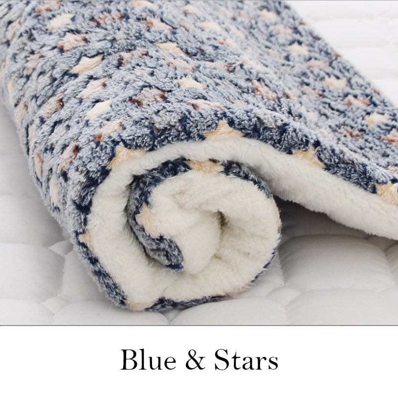 Premium Plush Pet Blanket – Warm, Soft Fleece Cushion for Dogs & Cats