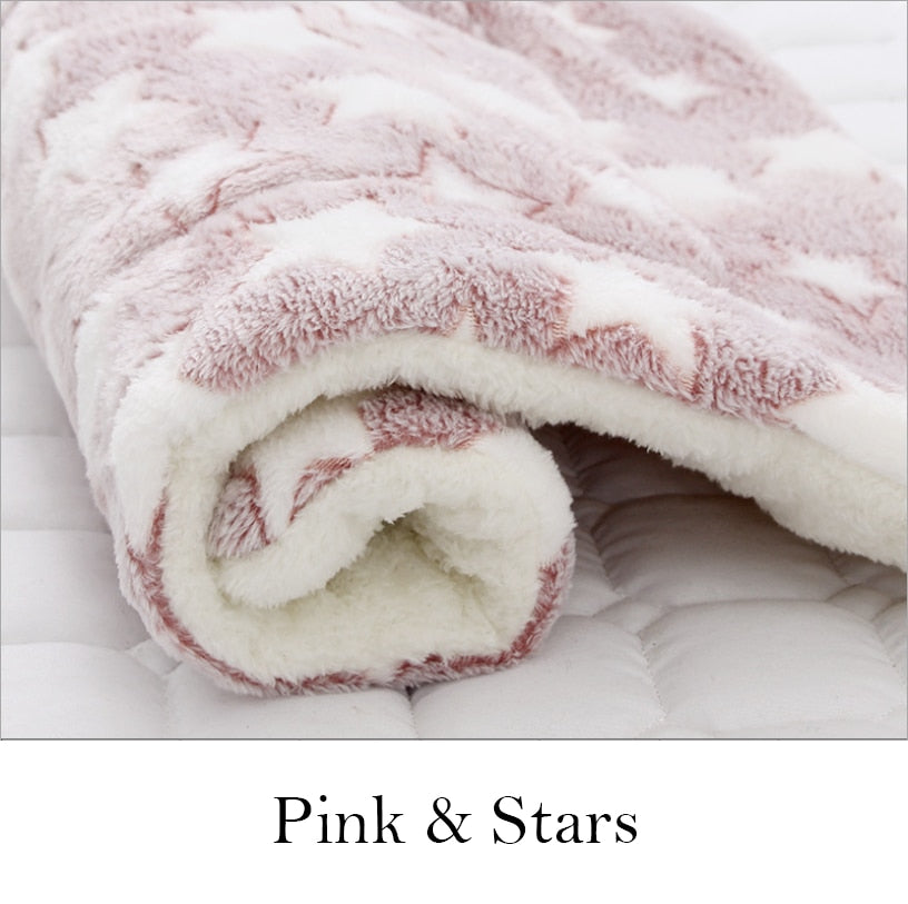 Premium Plush Pet Blanket – Warm, Soft Fleece Cushion for Dogs & Cats