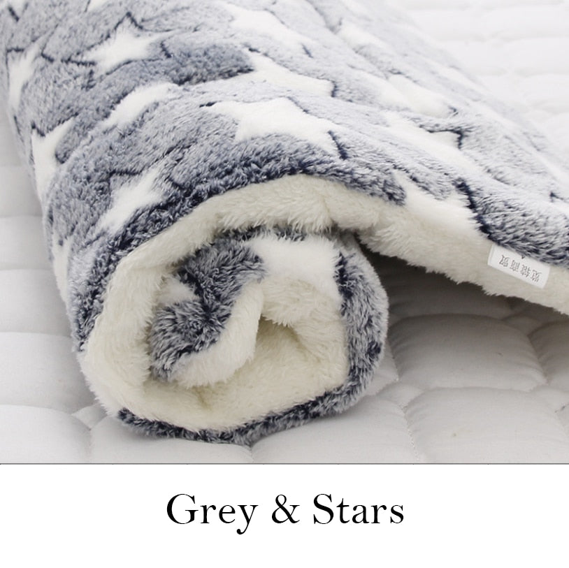 Premium Plush Pet Blanket – Warm, Soft Fleece Cushion for Dogs & Cats