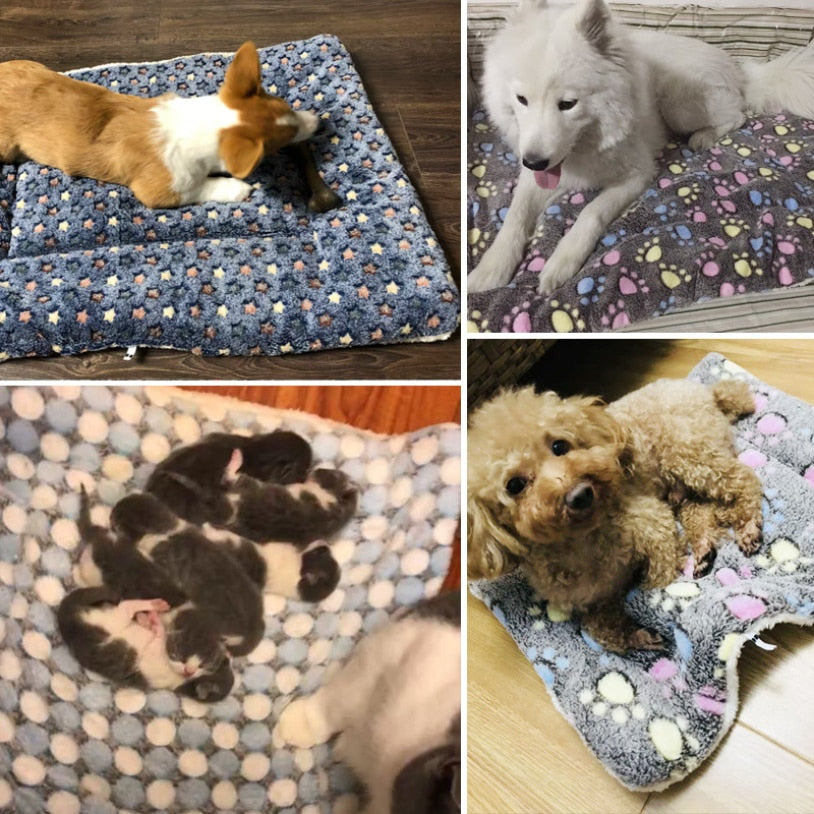 Premium Plush Pet Blanket – Warm, Soft Fleece Cushion for Dogs & Cats