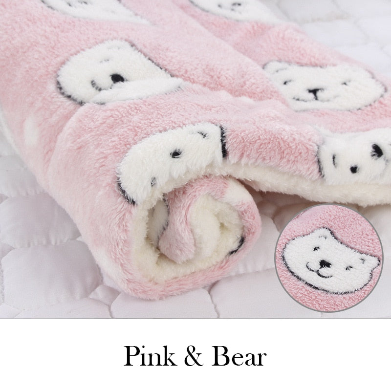 Premium Plush Pet Blanket – Warm, Soft Fleece Cushion for Dogs & Cats