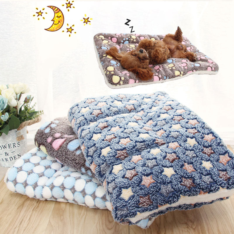 Premium Plush Pet Blanket – Warm, Soft Fleece Cushion for Dogs & Cats