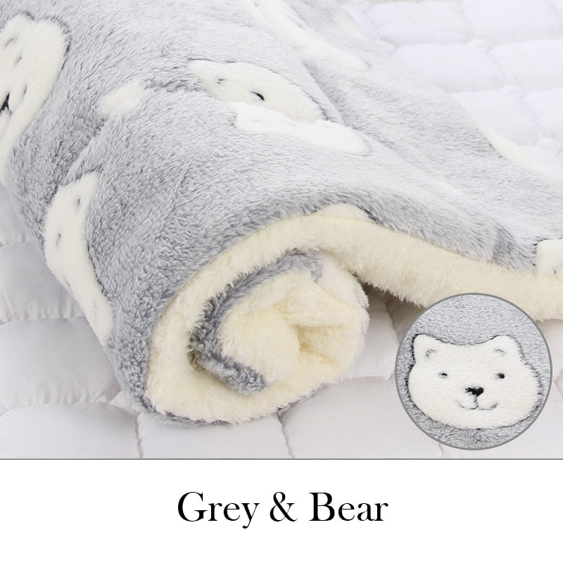 Premium Plush Pet Blanket – Warm, Soft Fleece Cushion for Dogs & Cats